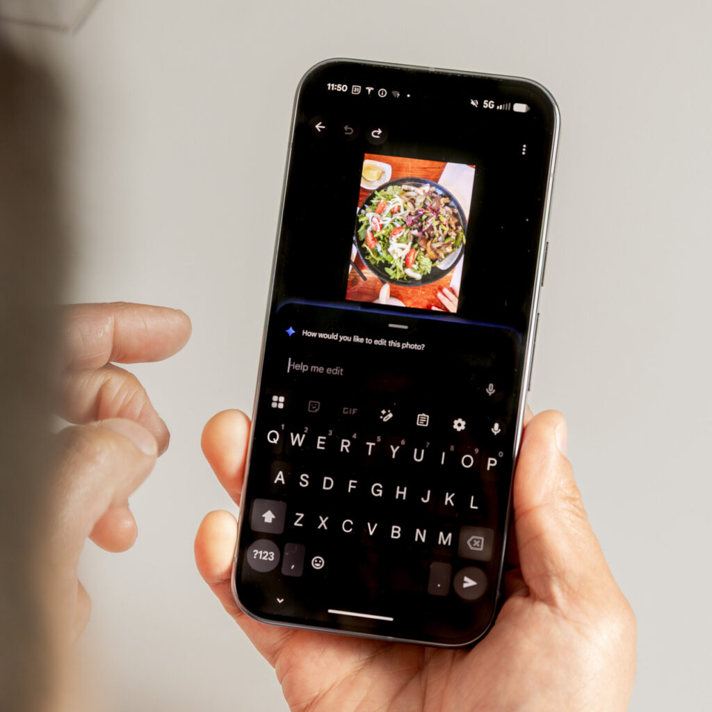 Google Ordered to Give A.I. Rivals More Access on Android Smartphones
